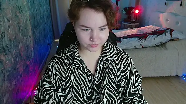 Snapshot of Jenny_Fox chatting on 07.19.26 Jenny Fox online show from 07.19.26