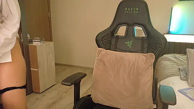 joycesilver online show from 12.04.25