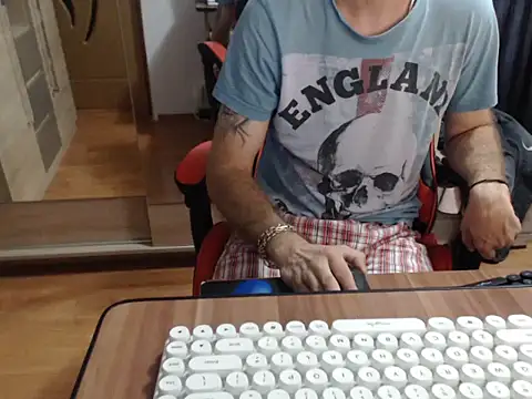uncutguy01 online show from 09.13.25