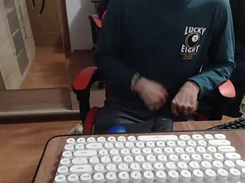 Snapshot of uncutguy01 chatting on 10.01.25 uncutguy01 online show from 10.01.25