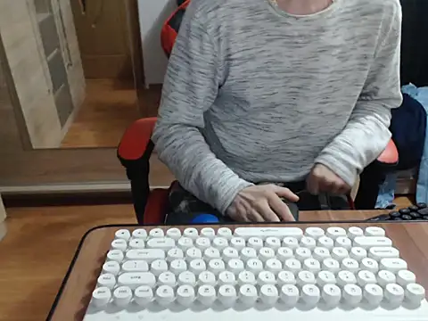 Snapshot of uncutguy01 chatting on 10.06.25 uncutguy01 online show from 10.06.25