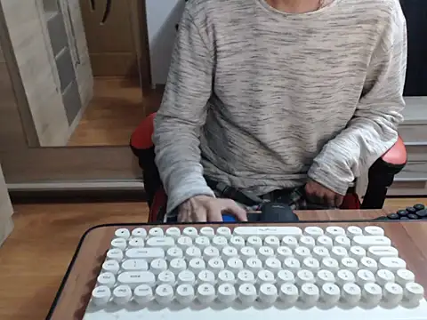 Snapshot of uncutguy01 chatting on 10.07.25 uncutguy01 online show from 10.07.25