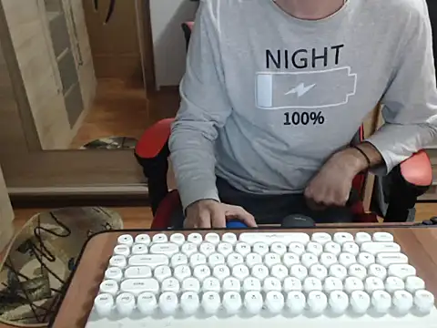 Snapshot of uncutguy01 chatting on 10.10.25 uncutguy01 online show from 10.10.25