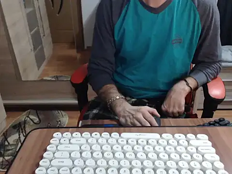 Snapshot of uncutguy01 chatting on 10.14.25 uncutguy01 online show from 10.14.25