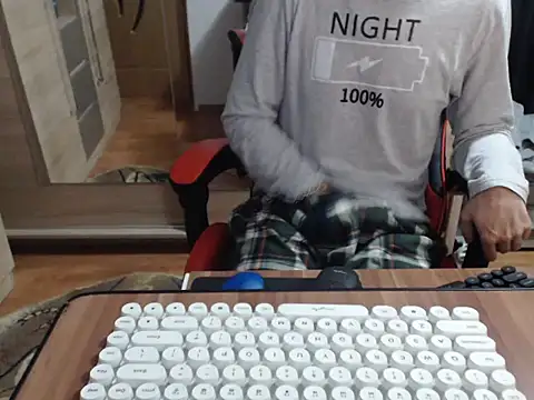 Snapshot of uncutguy01 chatting on 10.16.25 uncutguy01 online show from 10.16.25