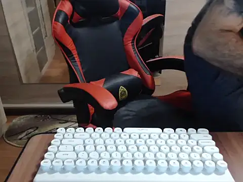 Snapshot of uncutguy01 chatting on 10.20.25 uncutguy01 online show from 10.20.25