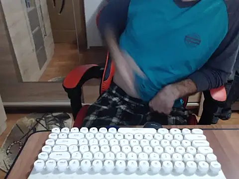 Snapshot of uncutguy01 chatting on 10.26.25 uncutguy01 online show from 10.26.25