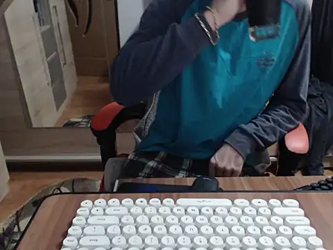 Snapshot of uncutguy01 chatting on 10.27.25 uncutguy01 online show from 10.27.25