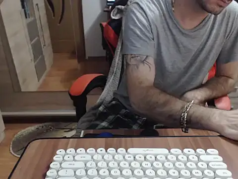 Snapshot of uncutguy01 chatting on 10.31.25 uncutguy01 online show from 10.31.25