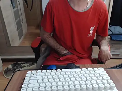 Snapshot of uncutguy01 chatting on 11.04.25 uncutguy01 online show from 11.04.25