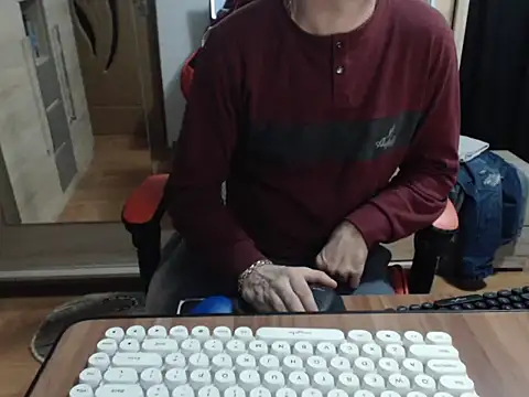 Snapshot of uncutguy01 chatting on 11.06.25 uncutguy01 online show from 11.06.25