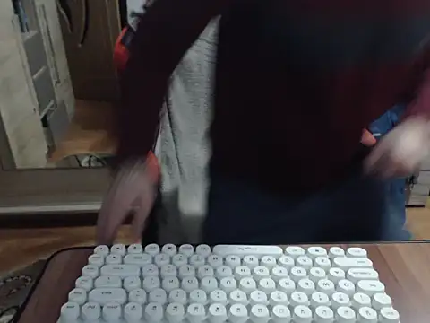 Snapshot of uncutguy01 chatting on 11.06.25 uncutguy01 online show from 11.06.25