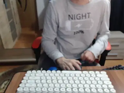 Snapshot of uncutguy01 chatting on 11.08.25 uncutguy01 online show from 11.08.25