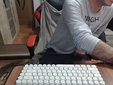 Snapshot of uncutguy01 chatting on 11.09.25 uncutguy01 online show from 11.09.25