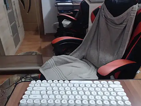 Snapshot of uncutguy01 chatting on 11.11.25 uncutguy01 online show from 11.11.25