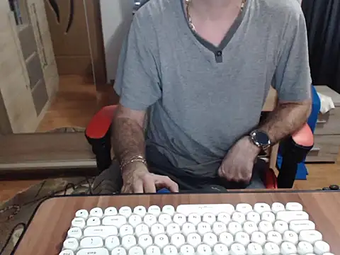 Snapshot of uncutguy01 chatting on 11.13.25 uncutguy01 online show from 11.13.25