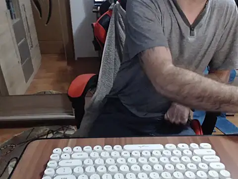 Snapshot of uncutguy01 chatting on 11.14.25 uncutguy01 online show from 11.14.25