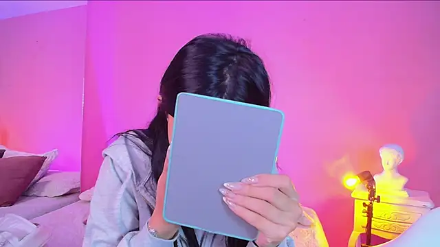 Nicolette ks  online show from 12.28.24