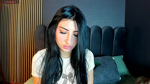 Nicolette ks  online show from 11.25.25