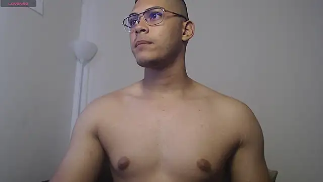 Snapshot of Iamdylan777 chatting on 06.27.26 Iamdylan777 online show from 06.27.26