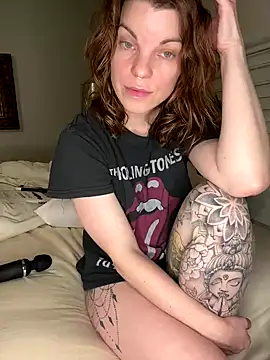 Snapshot of wildefaye chatting on 11.13.25 wildefaye online show from 11.13.25