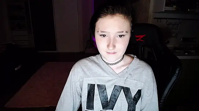 Snapshot of Kira_Bakker chatting on 02.26.25 Kira Bakker online show from 02.26.25