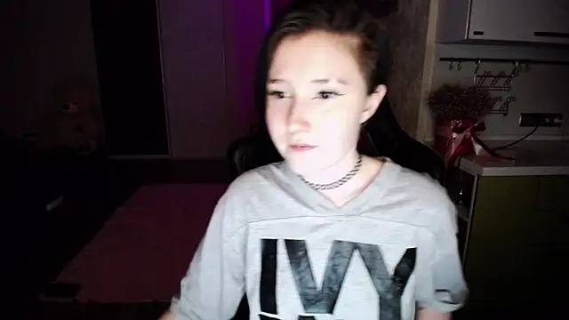 Snapshot of Kira_Bakker chatting on 03.01.25 Kira Bakker online show from 03.01.25