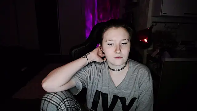 Snapshot of Kira_Bakker chatting on 03.11.25 Kira Bakker online show from 03.11.25