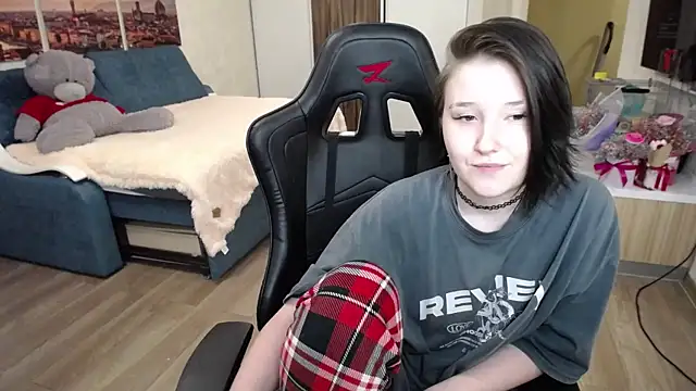 Snapshot of Kira_Bakker chatting on 09.25.25 Kira Bakker online show from 09.25.25