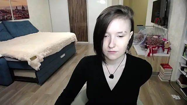 Snapshot of Kira_Bakker chatting on 10.22.25 Kira Bakker online show from 10.22.25