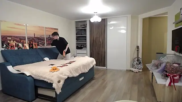 Snapshot of Kira_Bakker chatting on 10.31.25 Kira Bakker online show from 10.31.25