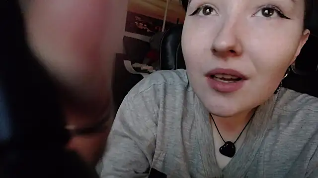 Snapshot of Kira_Bakker chatting on 11.06.25 Kira Bakker online show from 11.06.25