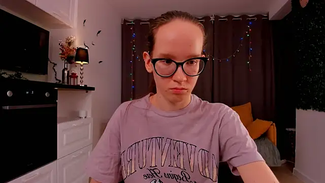 Snapshot of BettyBrowni chatting on 02.04.25 BettyBrowni online show from 02.04.25