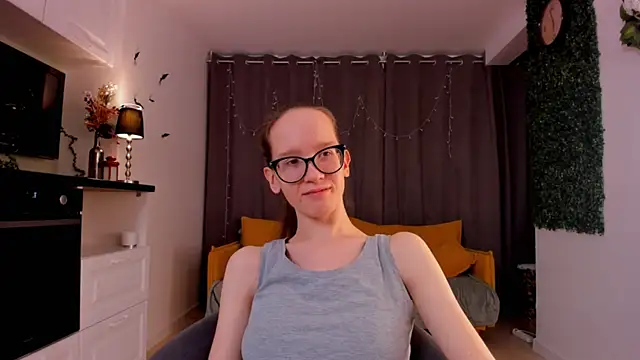 Snapshot of BettyBrowni chatting on 02.05.25 BettyBrowni online show from 02.05.25