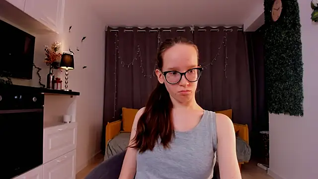 Snapshot of BettyBrowni chatting on 02.05.25 BettyBrowni online show from 02.05.25