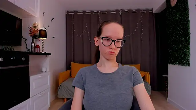 Snapshot of BettyBrowni chatting on 02.06.25 BettyBrowni online show from 02.06.25