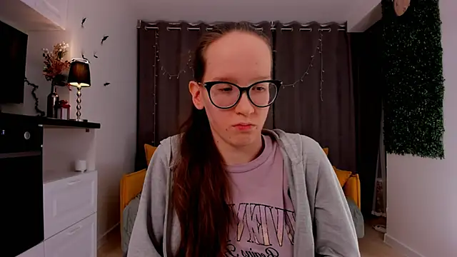 Snapshot of BettyBrowni chatting on 02.12.25 BettyBrowni online show from 02.12.25