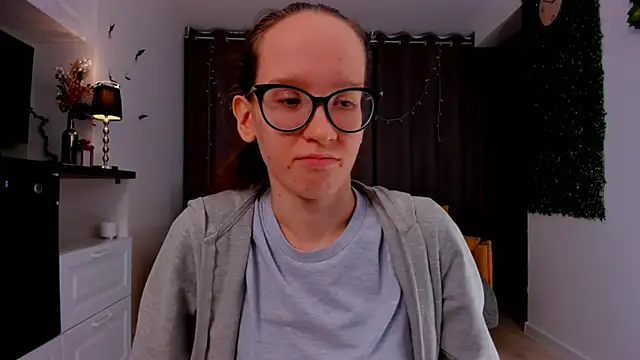 Snapshot of BettyBrowni chatting on 02.13.25 BettyBrowni online show from 02.13.25