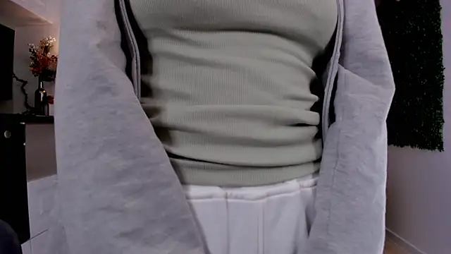 Snapshot of BettyBrowni chatting on 02.15.25 BettyBrowni online show from 02.15.25