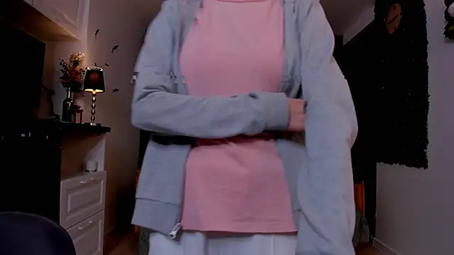 Snapshot of BettyBrowni chatting on 02.19.25 BettyBrowni online show from 02.19.25