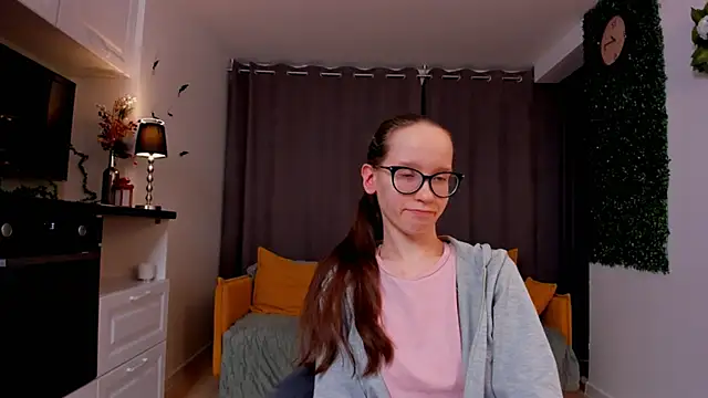 Snapshot of BettyBrowni chatting on 02.19.25 BettyBrowni online show from 02.19.25