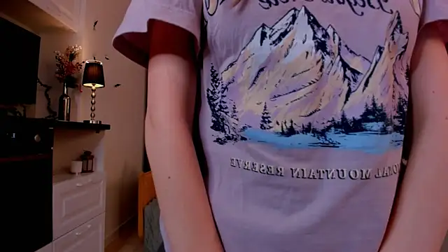 Snapshot of BettyBrowni chatting on 02.21.25 BettyBrowni online show from 02.21.25