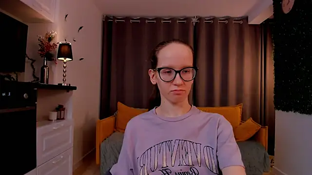 Snapshot of BettyBrowni chatting on 02.22.25 BettyBrowni online show from 02.22.25