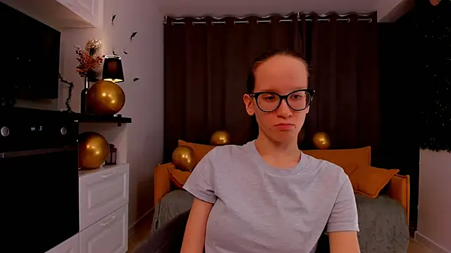 Snapshot of BettyBrowni chatting on 02.24.25 BettyBrowni online show from 02.24.25