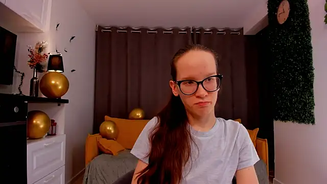 Snapshot of BettyBrowni chatting on 02.24.25 BettyBrowni online show from 02.24.25