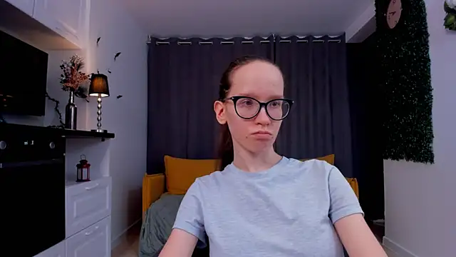 Snapshot of BettyBrowni chatting on 03.04.25 BettyBrowni online show from 03.04.25