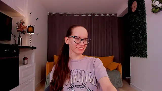 Snapshot of BettyBrowni chatting on 03.04.25 BettyBrowni online show from 03.04.25