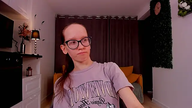 Snapshot of BettyBrowni chatting on 03.04.25 BettyBrowni online show from 03.04.25