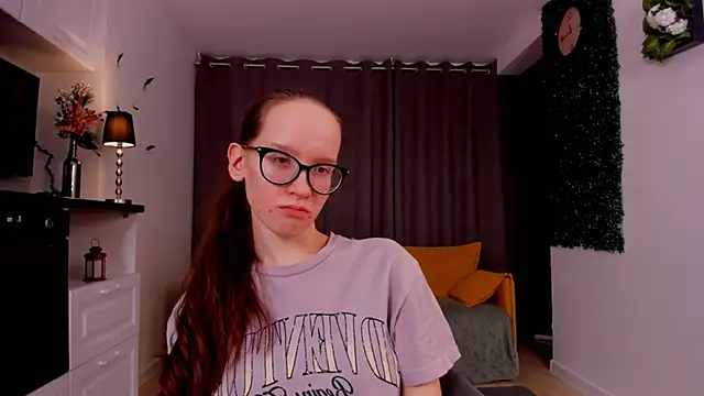 Snapshot of BettyBrowni chatting on 03.04.25 BettyBrowni online show from 03.04.25