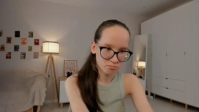 Snapshot of BettyBrowni chatting on 03.17.25 BettyBrowni online show from 03.17.25